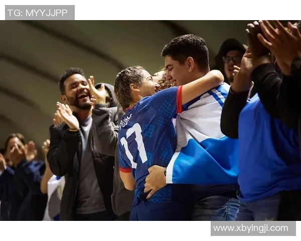 拥抱足球明星特效图展现运动魅力与激情瞬间的完美结合